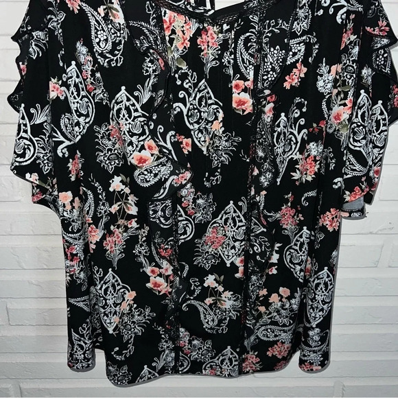 WHBM Black Floral Cold Shoulder Short Sleeve Ruffle Blouse, Women’s Size Medium - Picture 5 of 7